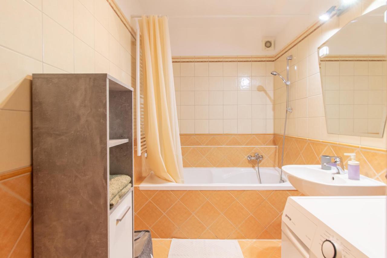 Viky'S Apartment Győr Esterno foto